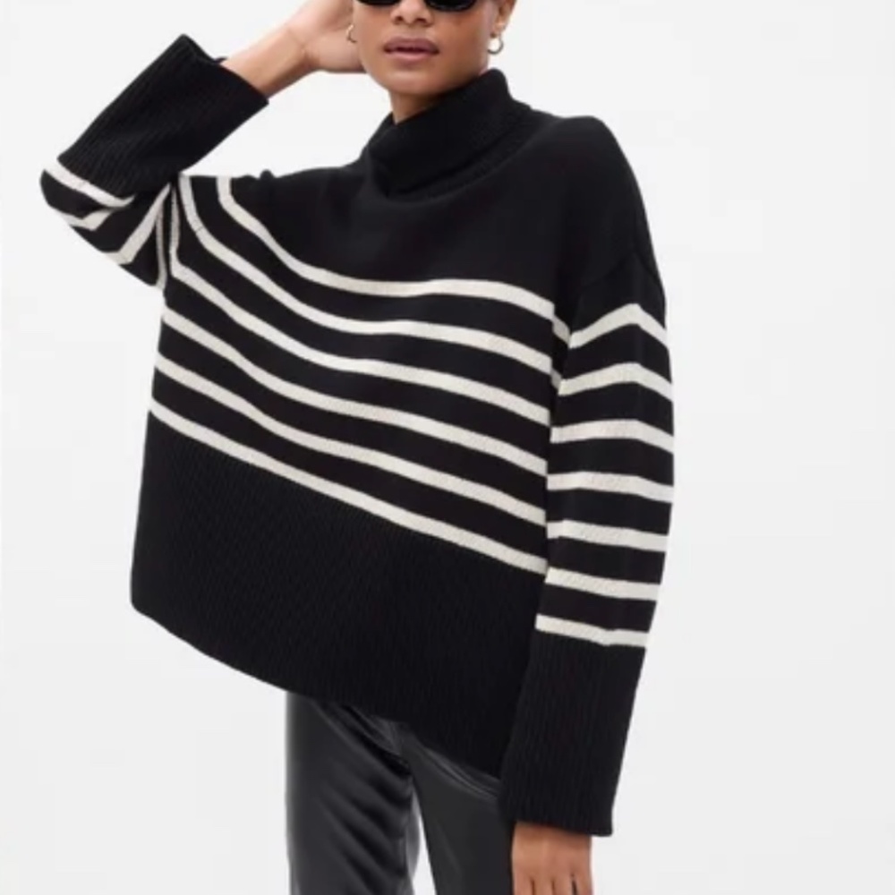 GAP Women's Black and Cream Striped Turtleneck Sweater